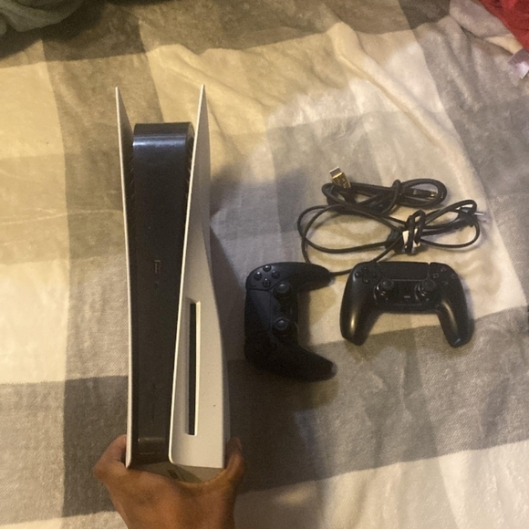 Playstation 5 - Picture 3 of 3
